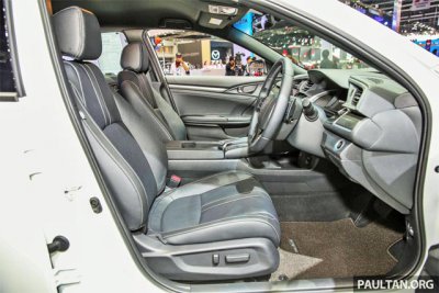 Ruang Baris Pertama Honda Civic Hatchback Solo